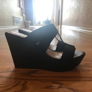 Charles David Black Wedges
